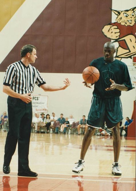 Mike Jordan, Basketball Court Layout, Michael Jordan Photos, Basketball Motivation, Jeffrey Jordan, Michael Jordan Pictures, Michael Jordan Basketball, Texas State University, Jordan Basketball