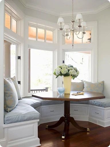 bay window seat Bay Window Kitchen Ideas, Kitchen With Bay Window Layout, Kitchen Nook Ideas Bay Windows, Bay Window Dining Table, Dining Room Bay Window Ideas, Kitchen Bay Window Seating, French Modern House, Small Bay Window Ideas, Built In Seating Kitchen