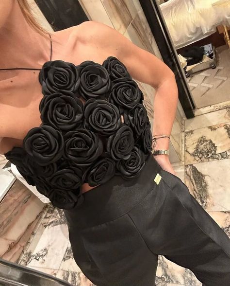 🔥☀️Summer Must Have Fashion 😍Discount code is in store . Shop Now: https://www.beststuffngear.com/collections/runway-fashion Big Flowers Bodycon Mini Tops Regular price $299.90 Sale price $143.99 #fashionista #fashionshoes #fashionlovers #fashionlover #fashiongirl #fashionlove #fashionbaby #fashionstylist #elegant #classy #fashionstylist #fashionblogger #fashionbloggers #fashionweek #fashion #fashionshow #fashions #fashionstylist #runway #luxuryladies #taptoshop #fashiontomax #shopping #s... Black Cami Top, Short Tank Top, Chic Aesthetic, Celebrity Design, Black Crop Top, Top Outfit, Embellished Top, Cami Crop Top, Swimwear Cover