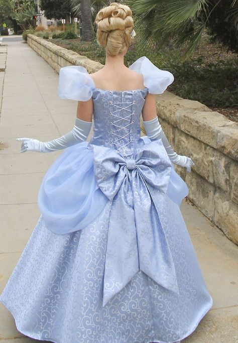 Disney Cosplay Ballgown Cosplay, Cinderella Original, Cinderella Face, Cosplay Disney, Cinderella Cosplay, Disney Princess Cosplay, Disney Princess Costumes, Character Cosplay, Cinderella Dress