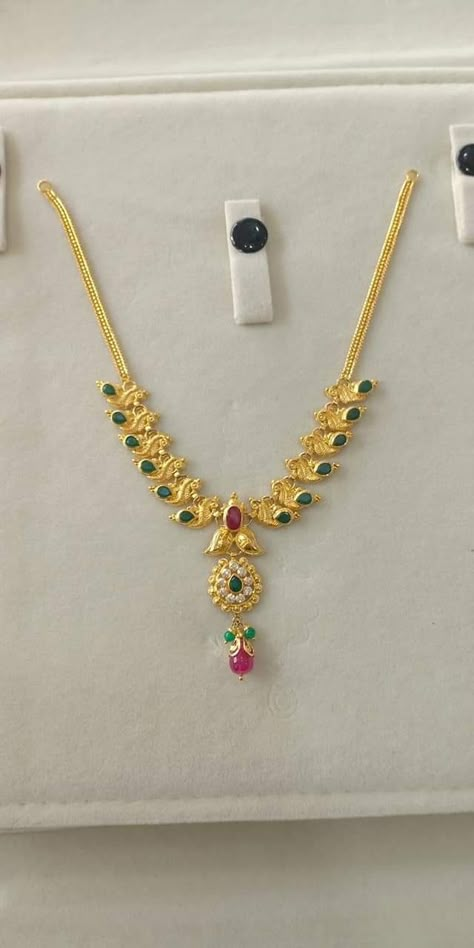 Telugu Wedding Jewellery, 12 Grams Gold Necklace Designs, 12 Grams Gold Necklace, 10 Grams Gold Necklace Indian, Light Weight Gold Necklace, Pretty Gold Necklaces, Simple Necklace Designs, Gold Temple Jewellery, Gold Jewels Design