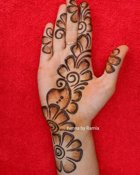 Beautiful Simple Mehndi Design, Full Mehndi, Simple Arabic Mehndi, Front Mehndi Design, Mehendi Art, Mobile Girl, Simple Arabic Mehndi Designs, Circle Mehndi, Unique Mehndi