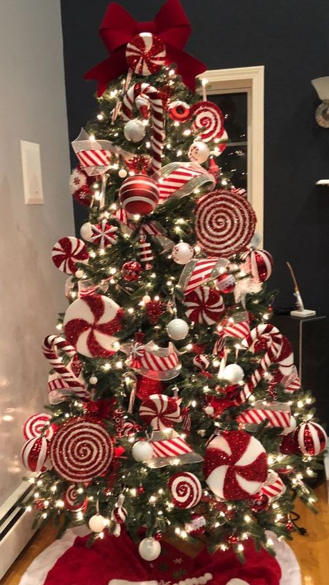 Red Candy Cane Christmas Tree, Christmas Tree Decorations Candy Cane, Elegant Red And White Christmas Tree, Candy Cane Xmas Tree, Candy Cane Christmas Tree Decorations, Mismatched Christmas Tree, Candy Cane Christmas Trees, Candy Cane Christmas Tree Theme Decorating Ideas, Candycane Christmas Trees