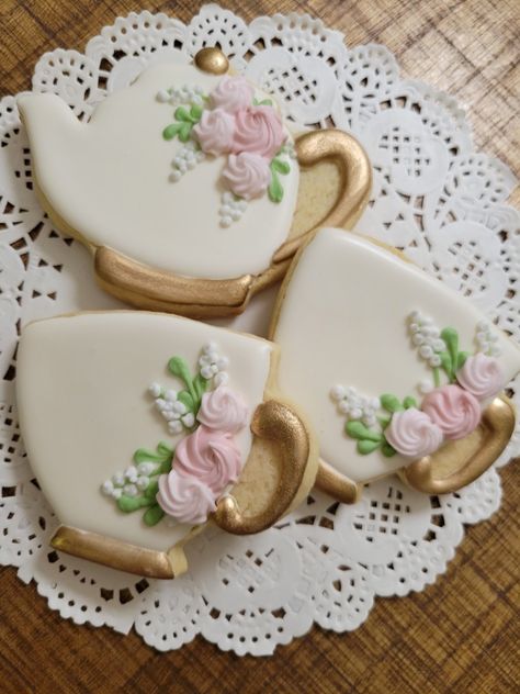 High Tea Royal Icing Cookies, Teapot Cookies Royal Icing, Teacup Cookies Royal Icing, Tea Pot Cookies Decorated, Tea Cup Decorated Cookies, Teacup Decorated Cookies, Teapot Cookies Decorated, Tea Party Sugar Cookies Decorated, Bridal Tea Cookies