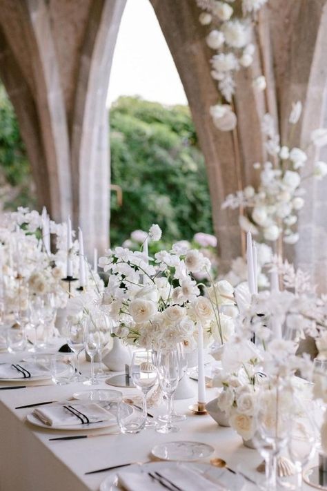 White Monochromatic Wedding, All White Florals Wedding, White Flowers Wedding Decor, White Butterfly Wedding, Wedding Table White, Timeless White Wedding, White Wedding Flowers Centerpieces, White Themed Wedding, White Wedding Table