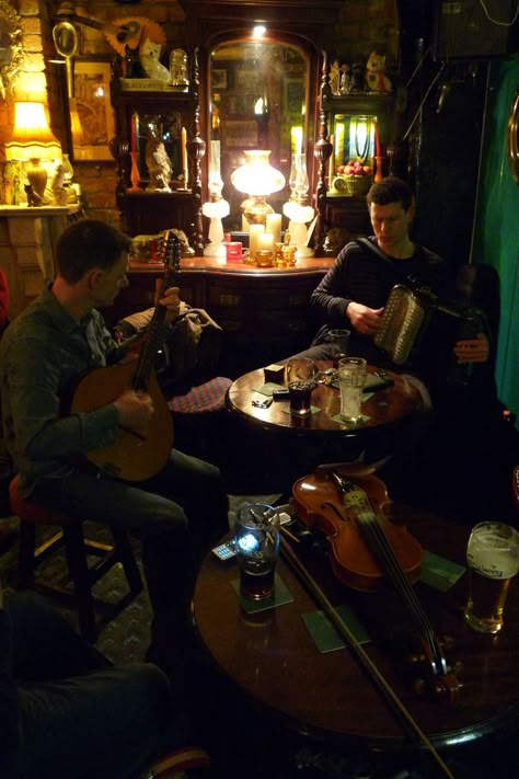 An Irish music session inside the Fisherman's Thatch Pub Irish Pub Interior, Irish Aesthetic, Ireland Pubs, Dublin Pubs, Pub Music, Ireland Aesthetic, Whisky Shop, Irish Bar, Pub Interior