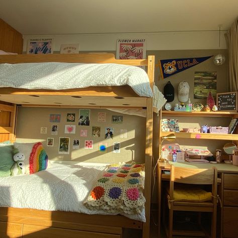 Ubc Dorm Room, Dorm Decor Bunk Bed, Dorm Room Ucsc, College Dorm Triple, Ucla Apartment, Ucla Triple Dorm, Dorm Room Aesthetic Bunk Bed, Dorm With Bunk Beds Room Ideas, Dorm Configuration