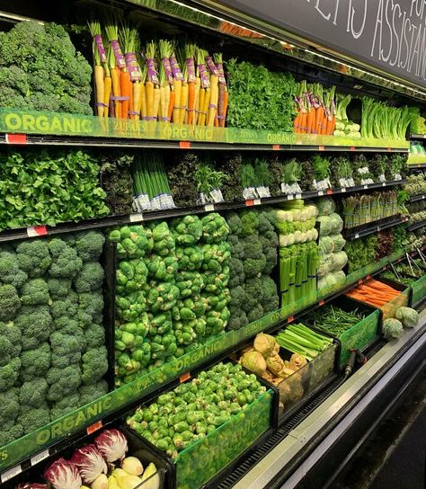 Fruit And Veg Shop, Produce Displays, Vegetable Shop, Grocery Store Design, Supermarket Design, Fruit Shop, Super Market, Fruit And Veg, Store Design