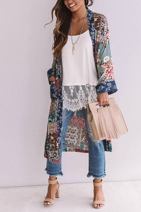 2024 Clothing Trends For Women, Boho Fashion Over 50, Boho Over 50, Stile Hippie Chic, Mode Country, Look Hippie Chic, Kimono Outfits, Stile Boho Chic, Look Boho Chic