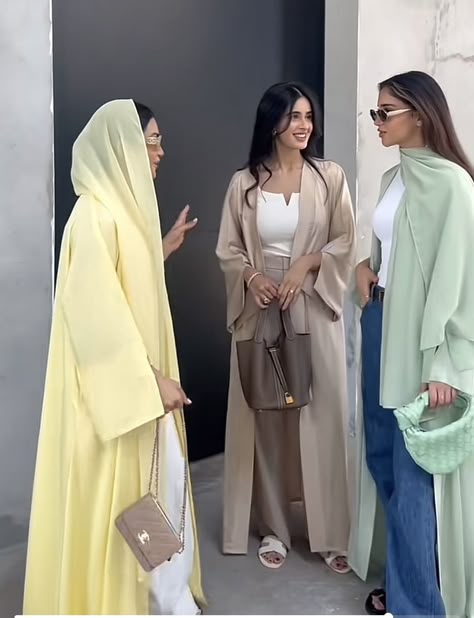 Modest Outfits Dubai, Abaya Fashion Aesthetic, Abaya For Summer, Abaya Casual Street Styles, Hajj Outfit For Women, Saudi Abaya Aesthetic, Abu Dhabi Mosque Outfit, Arab Outfits For Women, Abaya Outfits Aesthetic