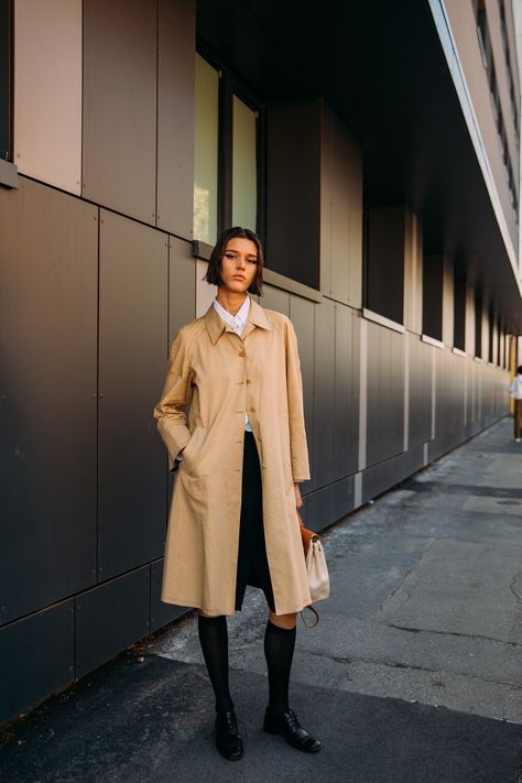 The Best Street Style at Milan Fashion Week Spring 2022 | Vogue Vivienne Rohner, What To Wear In Winter, Paolo Roversi Photography, Street Style 2022, History Of Fashion, Model Street Style, Just Style, Milan Fashion Weeks, Street Look