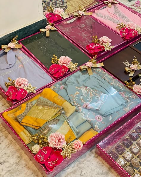 Engagement Packing Ideas For Bride, Diwali Hampers, Wedding Gift Hampers, Wedding Platters, Indian Wedding Gifts, Wedding Packing, Diwali Gift Hampers, Trousseau Packing, Wedding Gift Pack