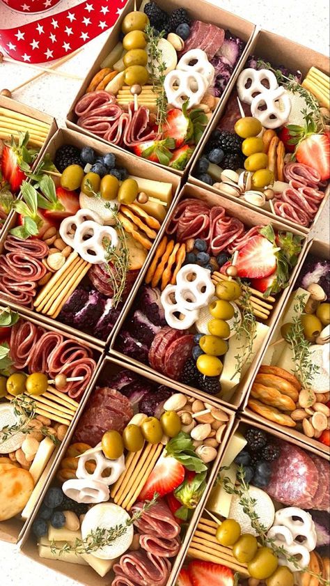 Charcuterie Boxes To Go Diy, Charcuterie Cups To Go, Fancy Packed Lunches, Charcuterie Board Shower Ideas, To Go Charcuterie Board Ideas, Charcuterie Board Box To Go, Individual Charcuterie Trays, Charcuterie Boards To Go, Charcuterie To Go Boxes