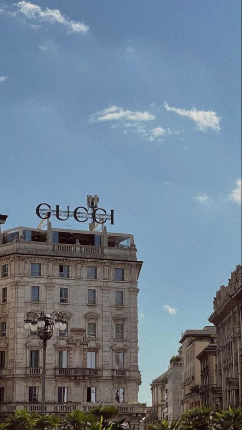 #aesthetic#gucci#milan#italy#lifestyle#mode#outfit#luxus#sunnyday Milan Aesthetic Fashion, Milan Lifestyle, Milan Italy Outfit, Milan Food, Background For Quotes, Milan Aesthetic, Aesthetic Gucci, Italy Lifestyle, Milan Trip