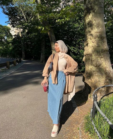 Denim Skirt With Hijab, Skirt Outfits Summer Hijab, Summer Hijab Outfits Skirts, Skirt Muslimah Outfit, Long Jeans Skirt Outfit Hijab, Denim Skirt Hijab Outfit, Denim Skirt Outfit Hijab, Jeans Skirt Outfit Hijab, Skirt Outfits Hijab