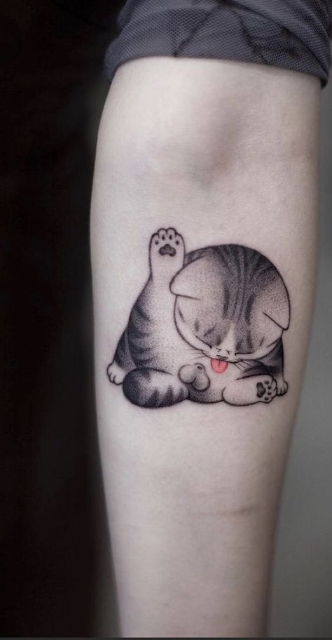 Cat And Dog Tattoo, Cat Tattoo Simple, Tato Minimal, Cute Cat Tattoo, Cat Tattoo Designs, Tatuaje A Color, Funny Tattoos, Tattoo Life, Dog Tattoo