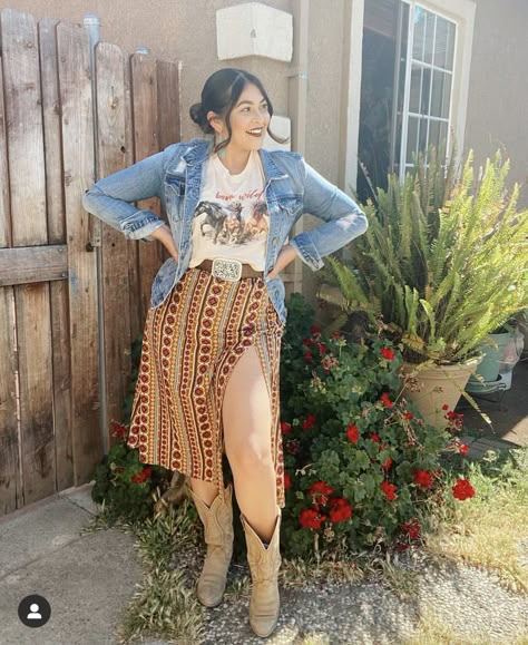 Western Pbr Outfits, Plus Size Cowgirl Outfits Party, Fiesta Theme Outfits Women, Bootbarn Outfits Women, Jaripeo Outfits Summer, Mexican Theme Party Outfit Women, Country Singer Outfits, Western Outfits Women Skirt, Cowgirl Boots Outfit Dresses