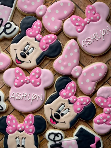 Minnie Mouse 1st Birthday Cookies, Minnie Birthday Cookies, Minnie Mouse Cookies 3rd Birthday, Minnie Mouse Cookies 1st Birthday, Mickey And Minnie Cookies Decorated, Minnie Mouse Decorated Cookies, Oh Twodles Birthday Girl Cookies, Minnie Mouse Royal Icing Cookies, Minnie Mouse Cookie Cake