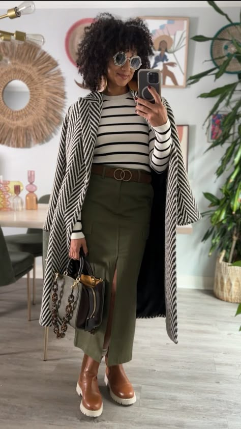 Long Skirt With Boots Fall Outfits, Fall 2024 Work Outfits, Stripe Sweater Outfit, Layered Outfits Fall, Skirt Outfits With Boots, Fashion Fails, Layered Sweater, Weekend Style, Celebrity Outfits