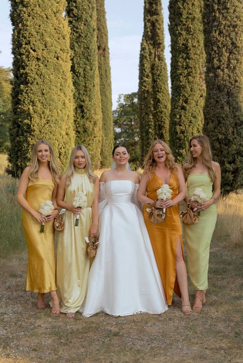 The bridesmaids at this timeless and minimalist outdoor wedding at a vintage 18th-century villa in Italy wore shades of butter yellow and orange. See all the chic and modern details of this vintage Italian wedding at the link. Yellow And White Wedding Decorations, Italian Wedding Aesthetic Dress, Tropical Romantic Wedding, Shades Of Yellow Bridesmaid Dresses, Italian Wedding Bridesmaids Dresses, Italian Wedding Bridesmaids, Butter Yellow Bridesmaid Dresses, Different Colour Bridesmaid Dresses, Minimalist Summer Wedding