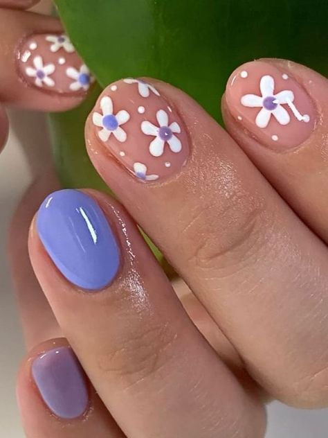 simple lavender flower nail design Easy Kids Nails, Simple Flower Nail Designs, Korean Flower, Kids Nail Designs, Girls Nail Designs, Nail Art For Kids, Summer Nail Designs, Cute Simple Nails