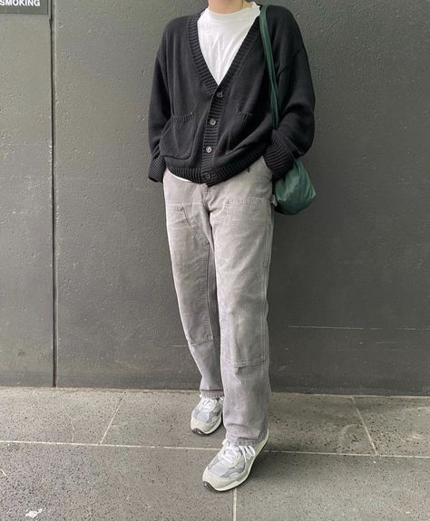 Black Cardigan Outfit Aesthetic, Rajut Outfit, Mens Cardigan Outfit, Black Cardigan Outfit, Outfits With Grey Cardigan, Cardigan Outfit Aesthetic, Grandpa Outfit, Outfit Cowok, Aesthetic Man