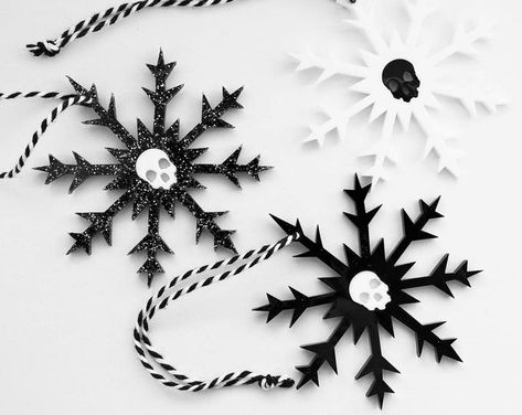 Skull Snowflake, Gothic Christmas Tree, Goth Xmas, Gothic Xmas, Merry Creepmas, Skull Christmas, Scary Christmas, Goth Christmas, Spooky Christmas