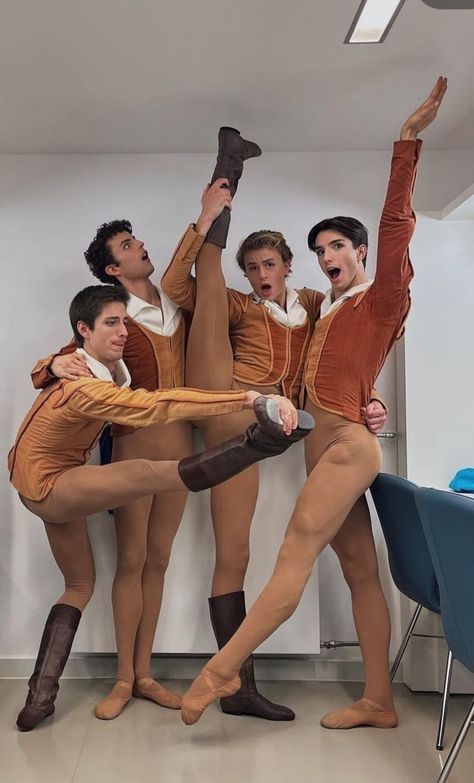 Men In Ballet, Male Ballet Aesthetic, Male Ballet Dancers Aesthetic, Bal Boy, Ballet Male, Guys Dancing, Male Ballerina, Guy Dancing, Male Dancers