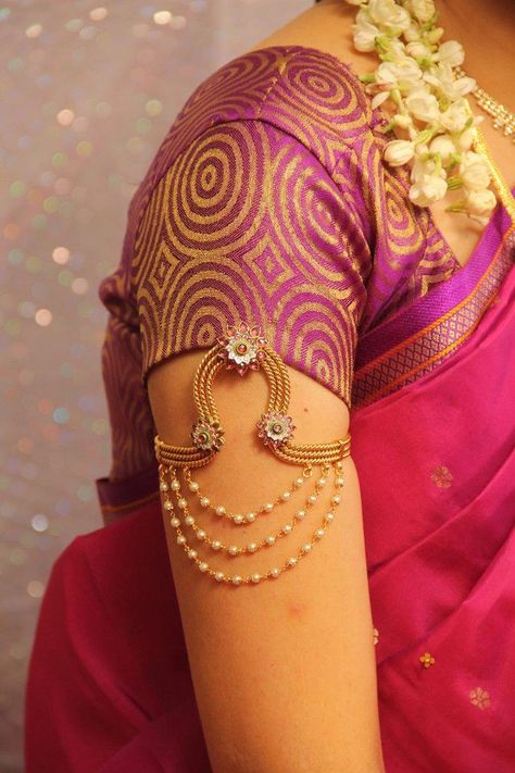 Bridal bajuband designs #bridaljewellery Vanki Designs Jewellery, Maharashtrian Jewellery, Arm Cuffs, Arm Jewelry, Bridal Gold Jewellery Designs, Gold Designs, Gold Jewellery Design Necklaces, Arm Cuff, India Jewelry