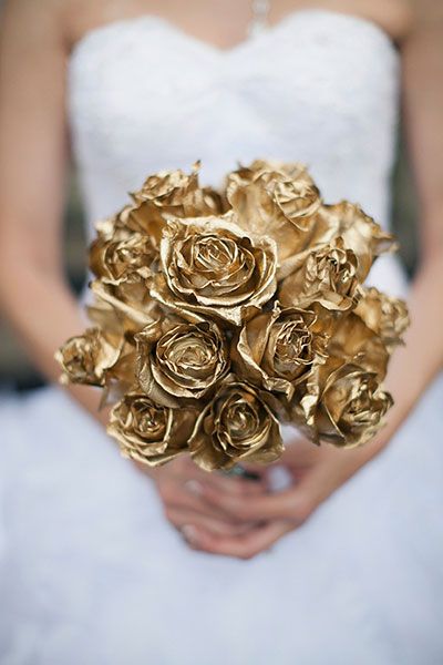 flowers Golden Roses, Gold Bouquet, Aqua Wedding, Gold Roses, Gold Bridesmaid Dresses, Gold Bridesmaids, Gold Diy, Golden Wedding, Rose Painting