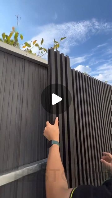 Panel Exterior House, Modern Wood Fence, Exterior Wall Panels, Fence Wall Design, Outdoor Panels, Garden Wall Designs, House Fence, House Fence Design, Privacy Fence Designs