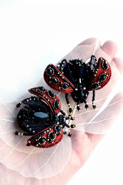 Cow Jewelry, Summer Wedding Jewelry, Ladybug Brooch, Beetle Design, Beaded Bugs, Beetle Insect, Insect Jewelry, Insect Art, Bead Embroidery Jewelry