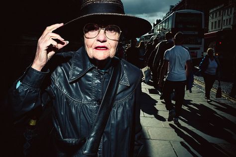 Flash Street Photography By Gareth Bragdon Guy Bourdin, Street Portrait, History Of Photography, Photographs Of People, Street Photographers, Photography Awards, Flash Photography, Street Photo, Photography Inspo