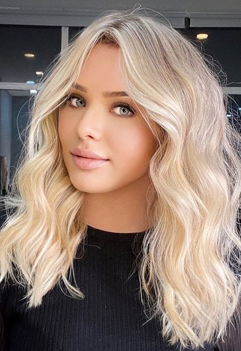 best hair color for fair skin Blonde Hair Inspiration Shoulder Length, Shoulder Length Blonde Hair With Layers, Blonde Hair Mid Length, Shoulder Length Hair Blonde, Short Wavy Hairstyles For Women, Curled Blonde Hair, Ceo Style, Pale Skin Hair Color, Short Wavy Hairstyles