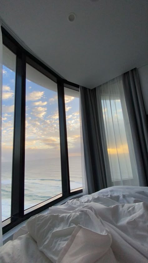 Gold Coast Apartment View, Gold Coast Apartment Aesthetic, Apartment By The Sea, Gold Coast House, Aussie Bedroom, Gold Coast Aesthetic, Gold Coast Apartment, Australia Bedroom, Rooms Wallpaper