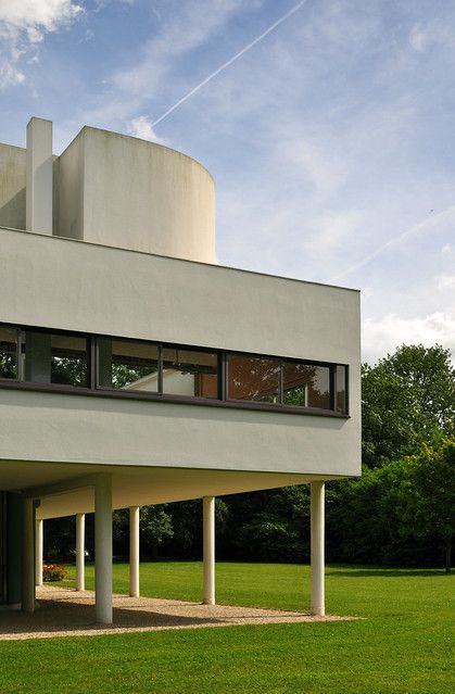 Ronchamp Le Corbusier, Le Corbusier Villa Savoye, International Style Architecture, Le Corbusier Designs, Corbusier Architecture, Berlin Architecture, Villa Savoye, Le Corbusier Architecture, White Architecture