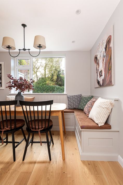 Bar Banquette, Built In Banquette Seating, Pantry Utility, Seating In Kitchen, Booth Seating In Kitchen, Banquette Ideas, Modern Kitchen Bar, Corner Bench Seating, Bench Seating Kitchen