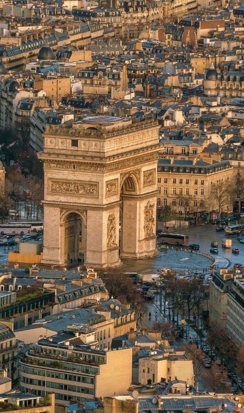 Paris Life Aesthetic, Cars Affordable, Paris Photo Ideas, Champs Elysees Paris, Paris Dream, France Aesthetic, Paris Tour Eiffel, Paris Vibes, France Travel Guide