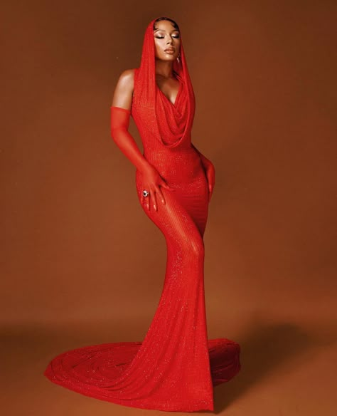 Home / X Dress Posing, Victoria Monet, Estilo Taylor Swift, Glam Photoshoot, Birthday Shoot, Glamour Dress, Prom Dress Inspiration, Red Gowns, Pretty Prom Dresses