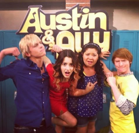 Austin & Ally Fanpage 💗 on Instagram: "throwback 🤍" Austin And Ally Cast, Ross And Laura, Austin E Ally, Calum Worthy, Disney Tv Shows, Austin Y Ally, Raini Rodriguez, Disney Tv, Disney Channel Shows