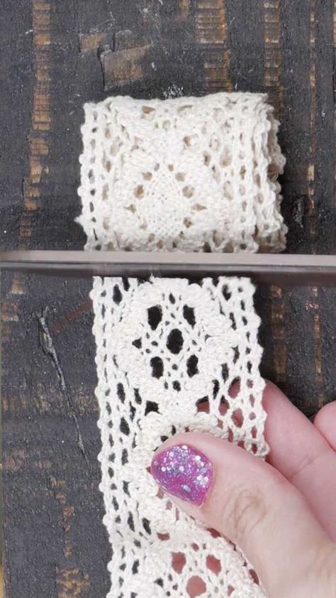 Lace Recycle Ideas, Eyelet Crafts Ideas, Lace Trim Projects Ideas, Vintage Lace Crafts Ideas, Lace Scraps Projects, Lace Crafts Ideas Upcycling, Lace Christmas Ornaments Diy, Lace Embellishments Ideas, Lace Jewelry Diy