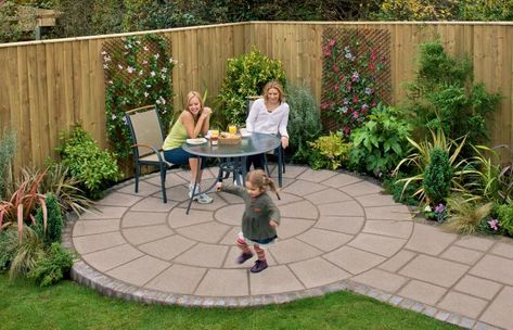 Circular Garden Design, Circle Patio, Circular Garden, Simple Garden Designs, Portland Garden, Circle Tiles, Backyard Decorations, Circular Patio, Kolam Air