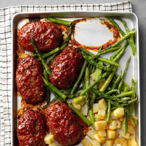 Sheet Pan Meatloaf, Pan Meatloaf, Mini Meatloaf, One Pan Dinners, Mini Meatloafs, Pan Cooking, Sheet Pan Suppers, Sheet Pan Dinners Recipes, Recipe Sheets