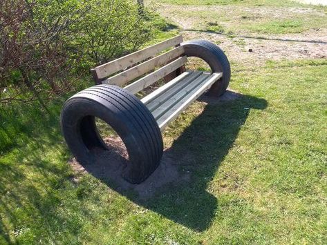 29 Unique Ideas Made From Tires To Change The Look Of Your Garden Outdoor Chairs Diy, Tire Garden, Rock Garden Design, Garden Decor Projects, Old Tires, Have Inspiration, Outdoor Gardens Design, Diy Landscaping, Front Yard Landscaping Design