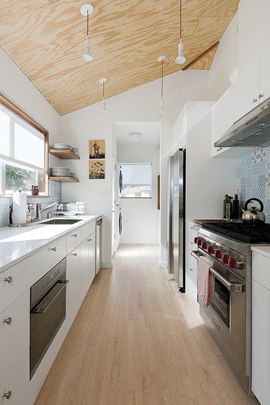 11 Galley Kitchen Redesign Ideas That Are Full of Flavor White Galley Kitchens, White Modern Kitchen Ideas, Galley Kitchen Renovation, Attic Kitchen, Galley Kitchen Ideas, Kitchen Galley, Kitchen Triangle, Galley Kitchen Design, Dirty Kitchen