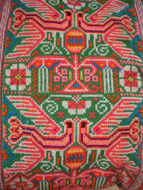 Embroidery Mexican, Mexican Embroidery, Folk Design, Beautiful Cross Stitch, Mexican Designs, Beautiful Cross, Folk Embroidery, Tapestry Crochet, Mexican Art