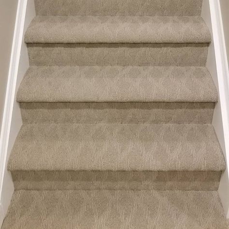 This carpet covers the entire step in a wall-to-wall installation. Traditional Carpet Pattern, Best Carpet For Stairs, Stairway Runner, House In The Trees, Stairway Carpet, Patterned Stair Carpet, Stair Wall Decor, Karastan Carpet, Carpet For Stairs