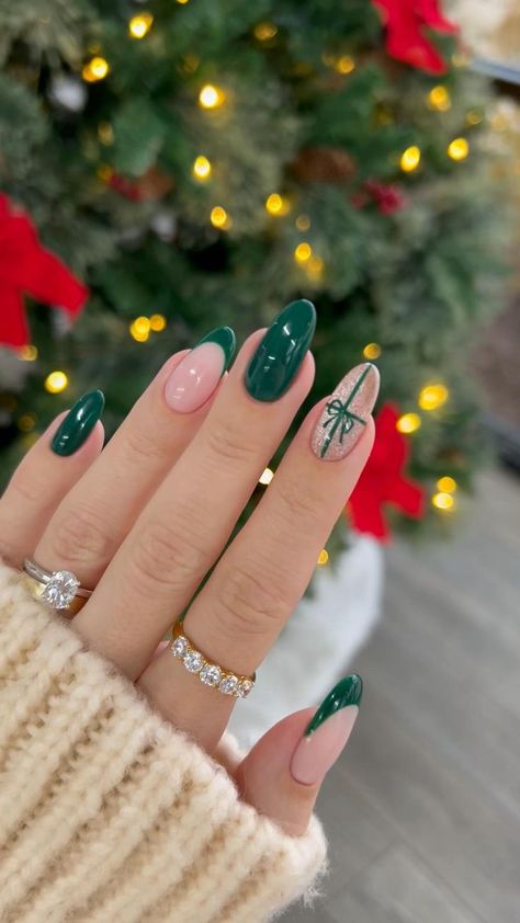 December Nails, Christmas Nails Easy, Christmas Gel Nails, Festival Nails, Xmas Nails, Short Acrylic Nails, Cute Acrylic Nails, Green Nails, Holiday Nails