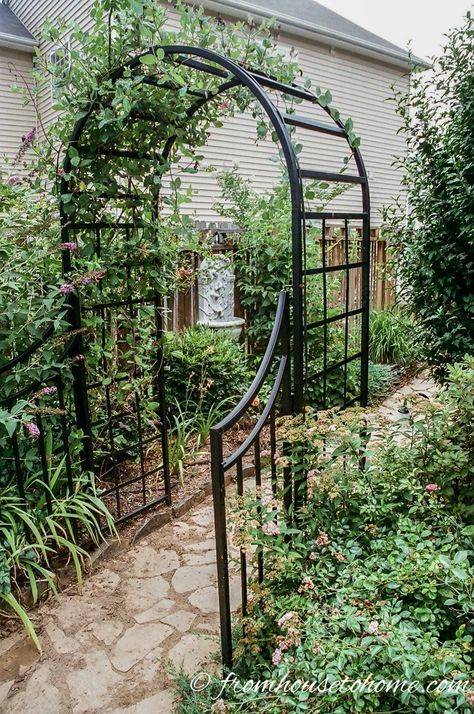 Creative Garden Gate Ideas For A Beautiful Backyard - Gardening @ From House To Home Garden Gate Ideas, Old Garden Tools, Diy Garden Landscaping, Metal Arbor, Garden Gate Design, Cheap Landscaping Ideas, Gate Ideas, Garden Arches, Garden Stand