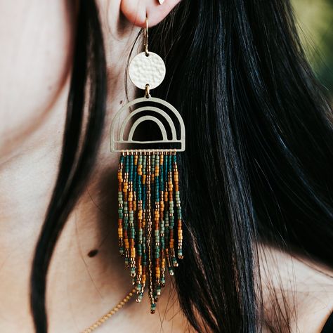 Add these handmade seed bead fringe earrings to your boho accessories! These are comfortable and lightweight yet stylish gems go beautifully with any outfit and season. To see what bracelets and other accessories you can pair with these earrings, please check out my shop: https://www.etsy.com/shop/thebohemyco #Exploring #Your #Embrace #Spirit #with #Jewelry #Bohemian #Free #Accessories #of #Boho #Style #Organizers #Accessories #Exploring Wire Seed Bead Earrings, Unique Beaded Earrings, New Years Earrings, Simple Beaded Earrings, Boho Earrings Diy, Fringe Earrings Diy, Western Earring, Flower Beaded Earrings, Brass Earrings Handmade